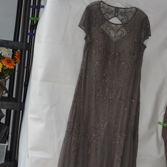 Oleg Cassini /Grey Beaded Formal Dress SZ 20W - Picture 1 of 16
